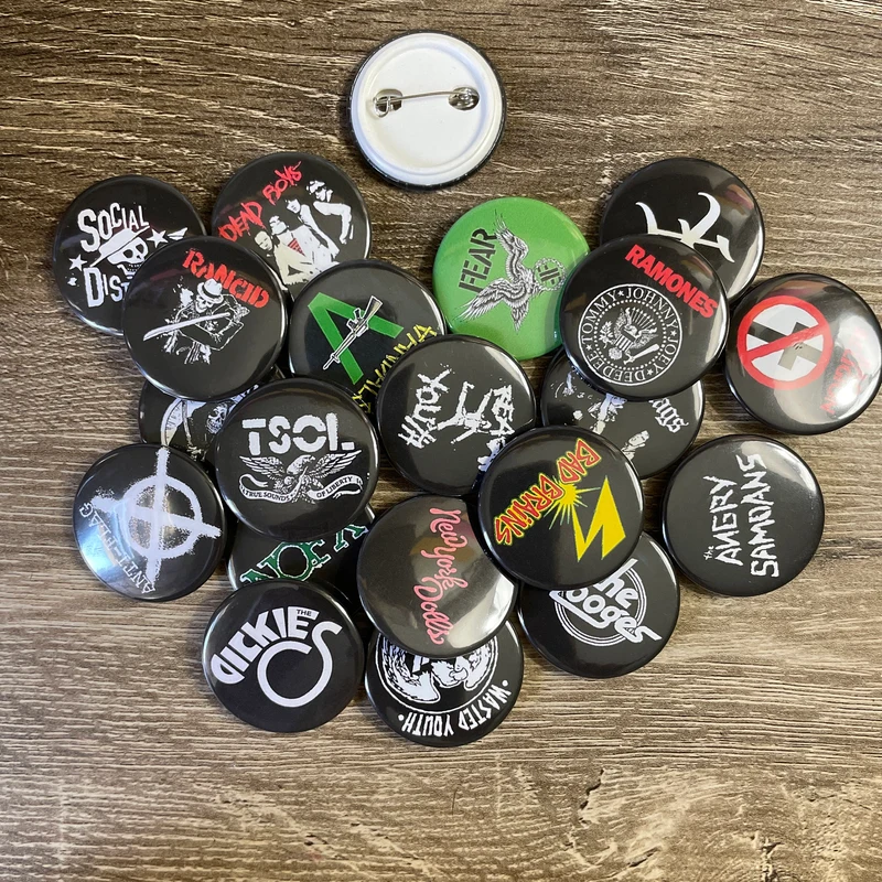 Vintage US Punk Rock Band Pinb - Vintage Collectible Pins ulasan dan harga