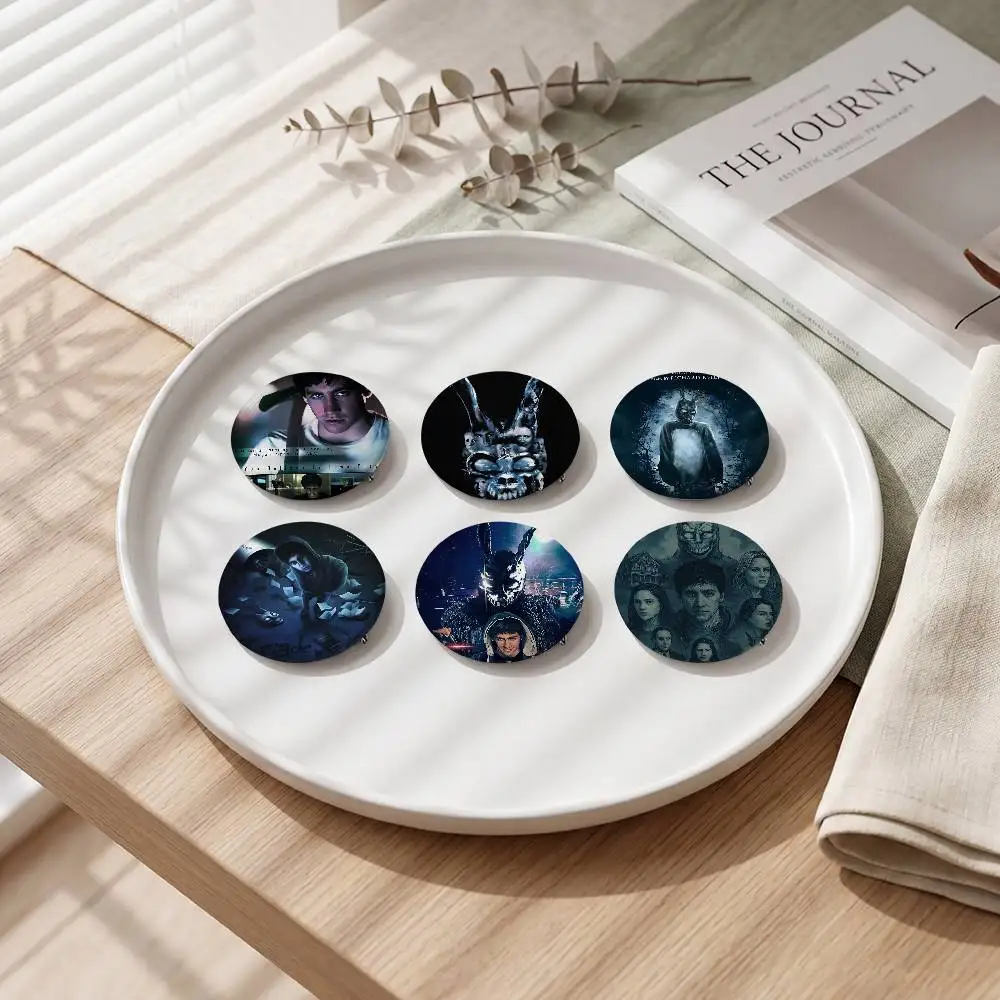 Movie Donnie Darko Vintage Ani - Vintage Collectible Pins ulasan dan harga